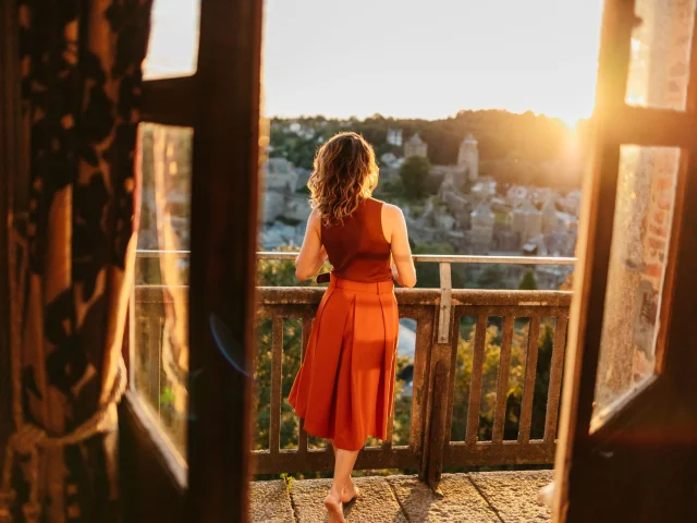 Hôtel particulier sur le rempart avec vue plongeante sur le château de Fougères