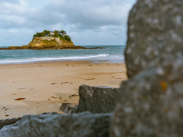 Plage De Saint Coulomb